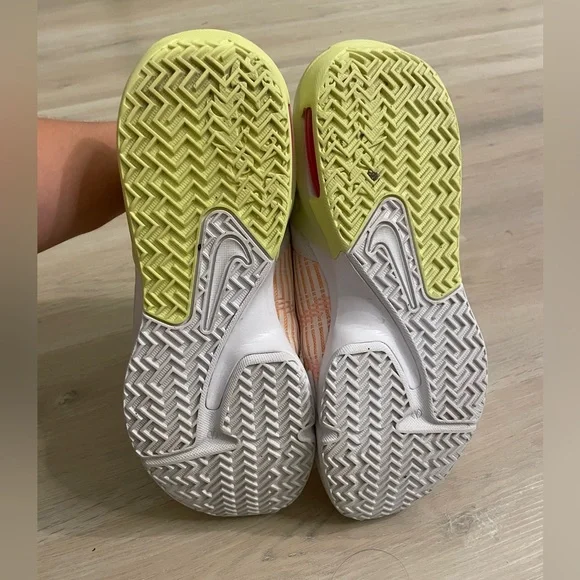 Nike Men’s Size 8 Nike LeBron Witness VI 'Melon Tint' White Lemon Twist - Picture 3 of 8